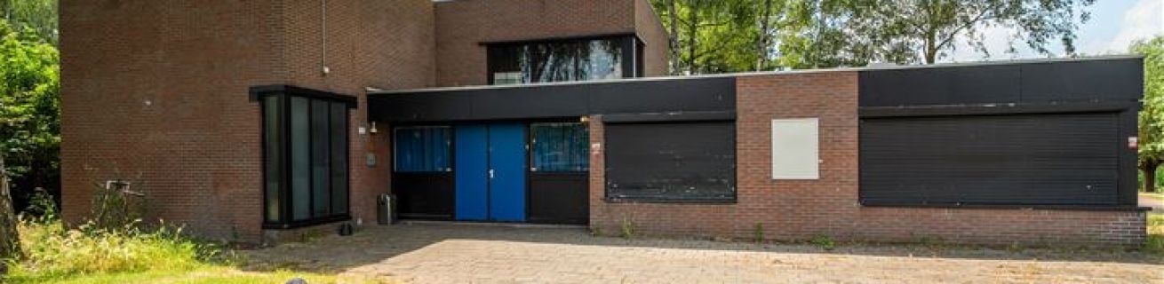 een vrijstaand object met maatschappelijke functie, plaatselijk bekend als Nieuwemeer 101 te Rotterdam. Verkoop vindt plaats door middel van ‘verkoop bij inschrijving’. Het betreft een voormalig wijkgebouw met maatschappelijk functie en omvat circa 191 m² V.V.O. verdeeld over twee bouwlagen, en is gelegen op een perceel van circa 310 m². 